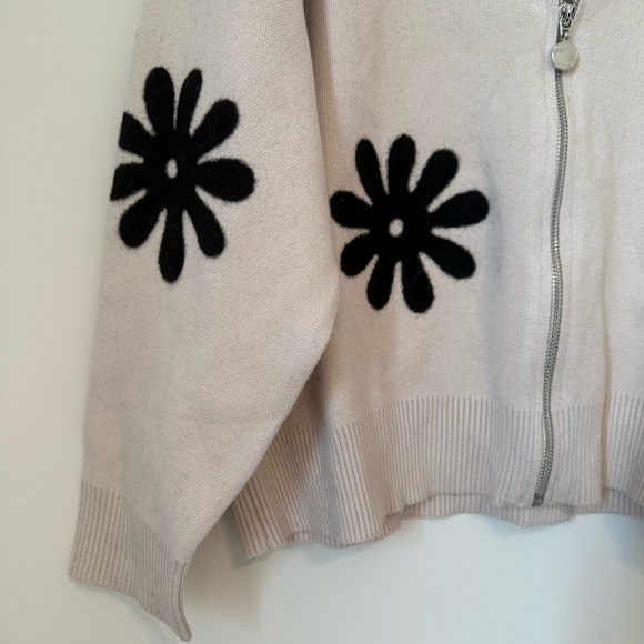 Sioni Granola Color Felt Mod Floral 70s Inspired Women's Cardigan Sweater - Picture 3 of 8